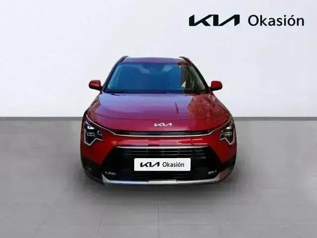 Käytetty Kia Niro 139 HP (102 kW) 2025 Punainen Katumaasturi