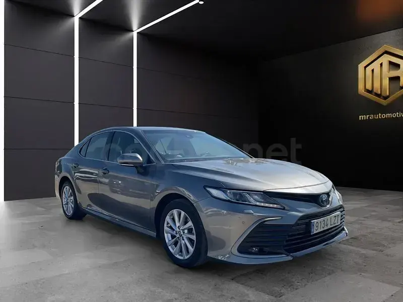 Usado Toyota Camry Advance 218 CV (160 kW) 2022 Gris / plata Berlina