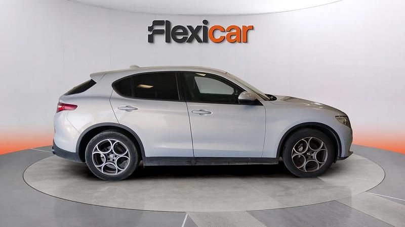 Usado Alfa Romeo Stelvio Sprint 190 CV (139 kW) 2022 Gris SUV
