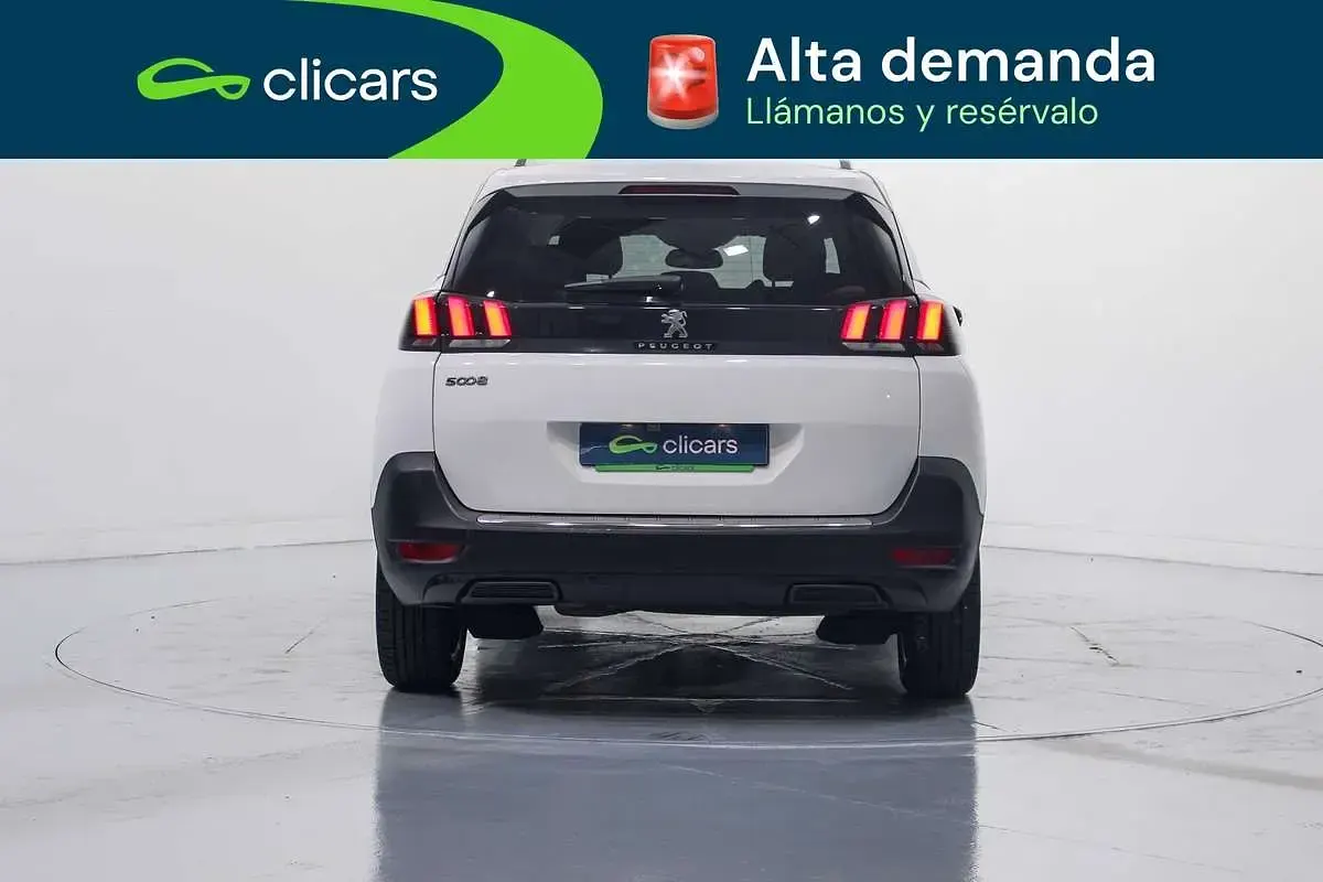 Usado Peugeot 5008 Allure 131 CV (96 kW) 2018 Blanco SUV