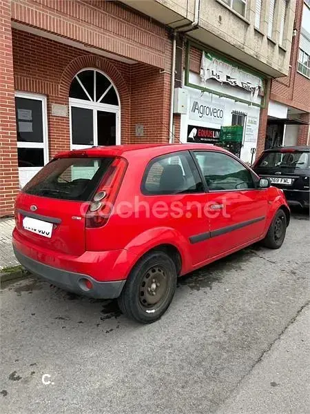 Używany Ford Fiesta Ambiente 68 KM (50 kW) 2008 Czerwony Hatchback