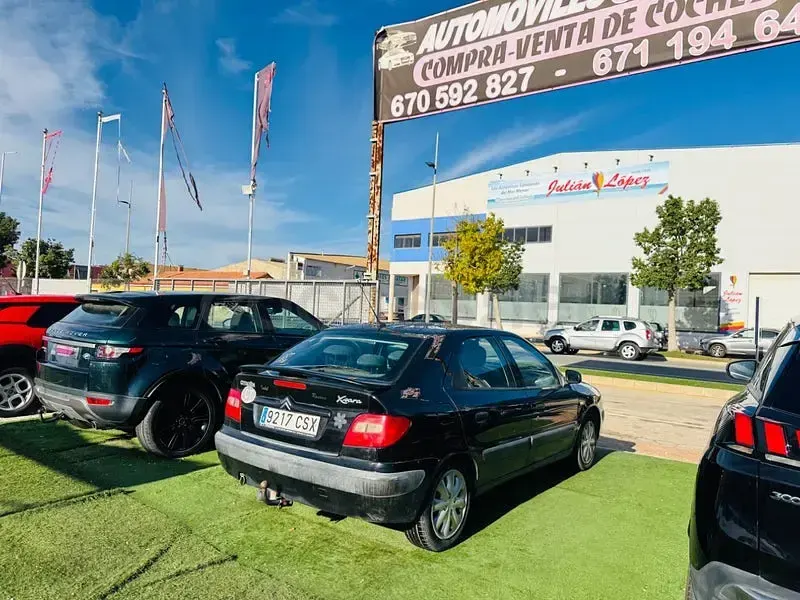 Usado Citroën Xsara 75 CV (55 kW) 2004 Negro Berlina