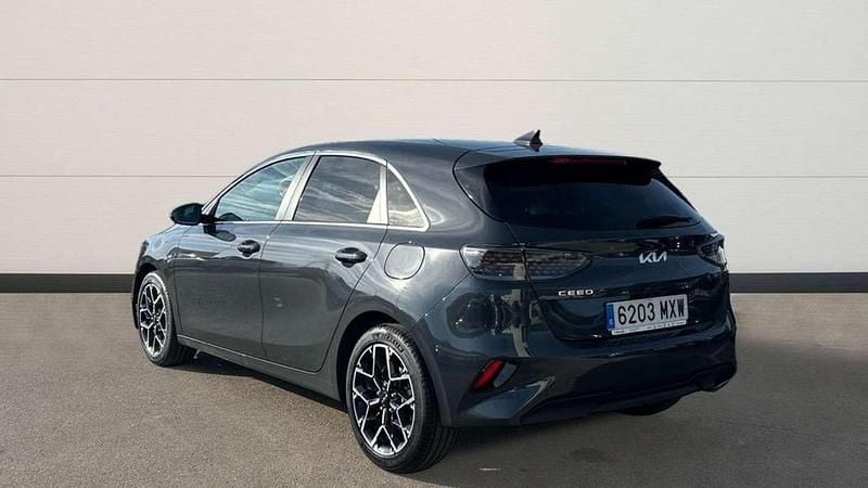 Usado Kia Ceed Style 101 CV (74 kW) 2025 Gris Utilitario