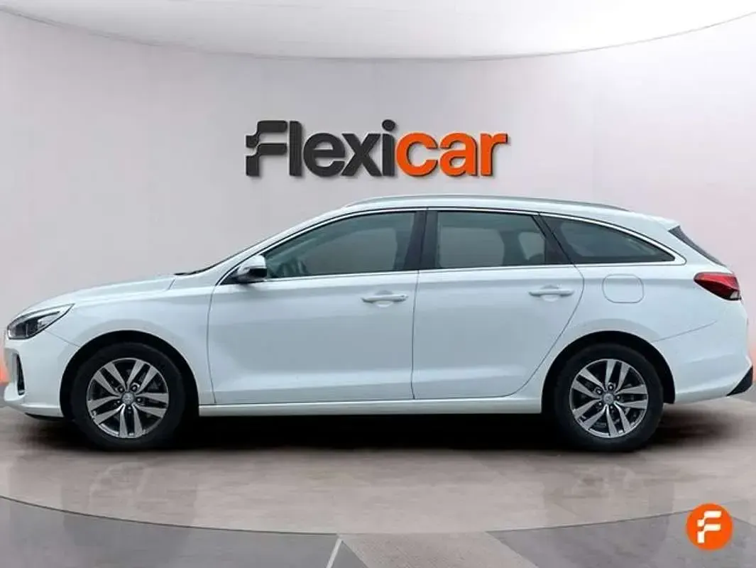 Usado Hyundai i30 110 CV (80 kW) 2018 Blanco Familiar