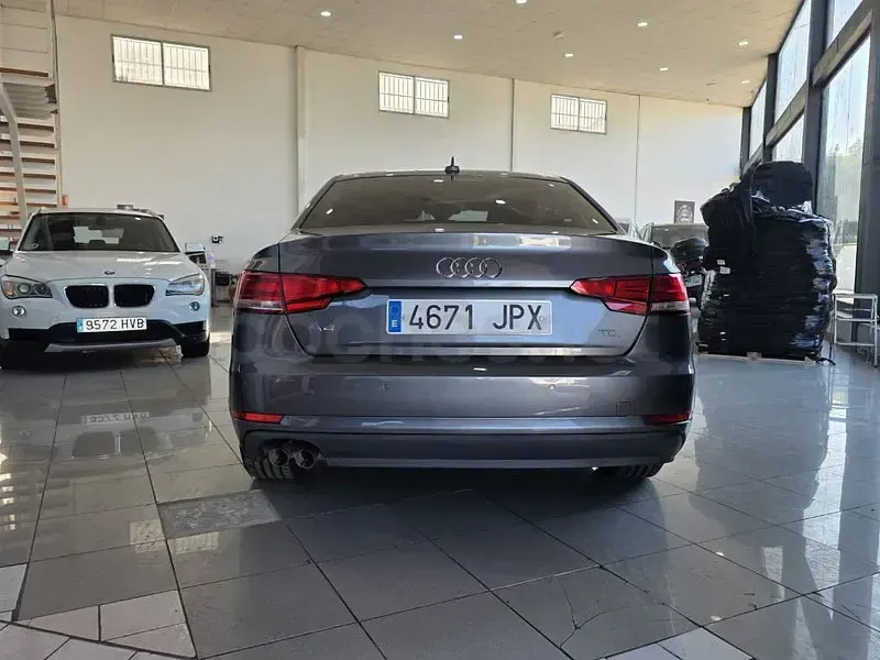 Usado Audi A4 Advanced 190 CV (139 kW) 2016 Gris / plata Berlina