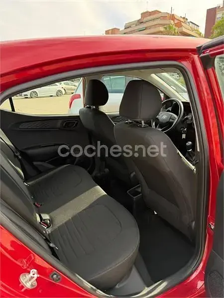 Usado Hyundai i10 66 CV (48 kW) 2021 Rojo Utilitario