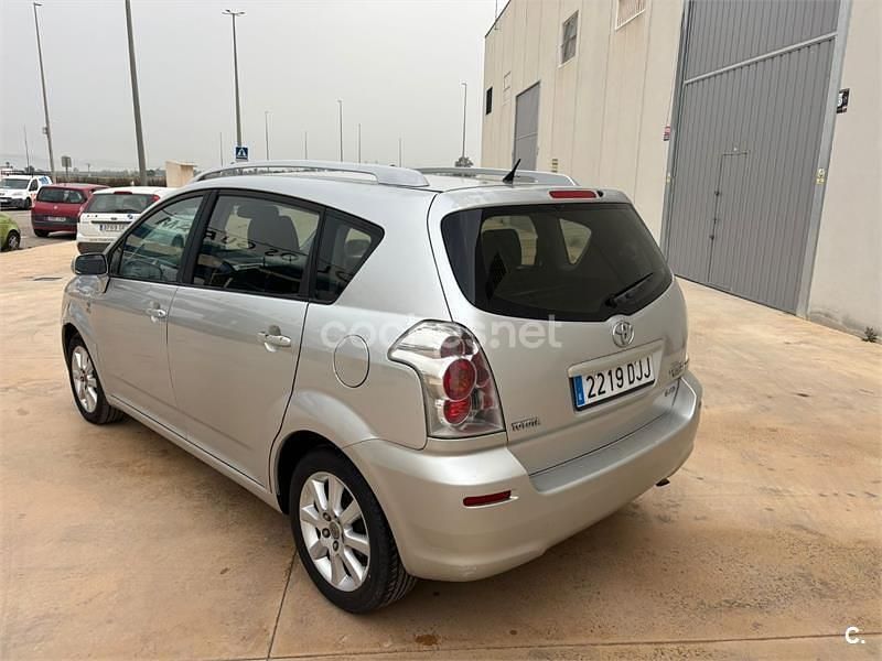 Usado Toyota Corolla Verso Sol 116 CV (85 kW) 2005 Gris / plata Monovolumen