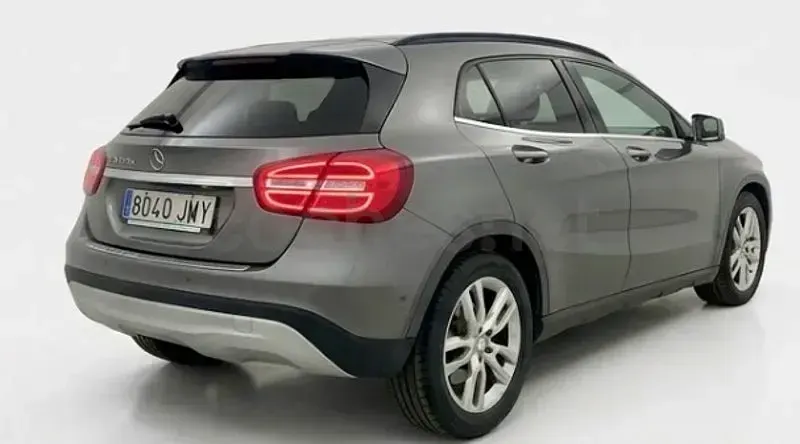 Usado Mercedes GLA220 Urban 177 CV (130 kW) 2016 Gris / plata SUV