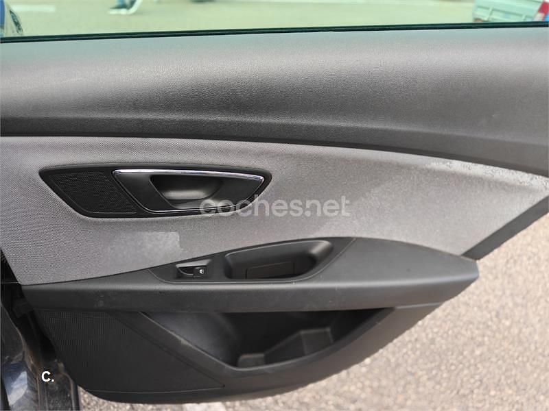 Usado Seat Leon ST Style 115 CV (84 kW) 2019 Azul Familiar