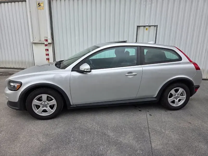 Usado Volvo C30 Momentum 125 CV (91 kW) 2008 Gris / plata Utilitario