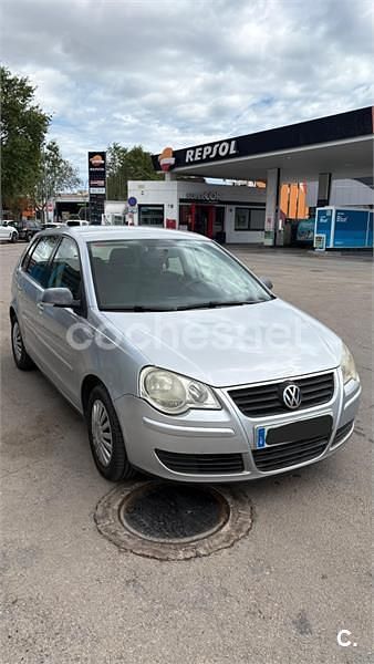 Usado VW Polo Advance 75 CV (55 kW) 2005 Gris / plata Utilitario