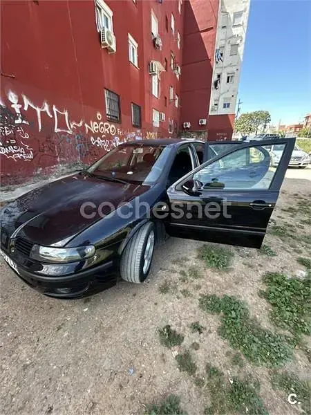Usado Seat Leon 105 CV (77 kW) 2004 Negro Utilitario