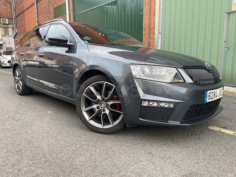 Usado Skoda Octavia RS 184 CV (135 kW) 2017 Gris / plata Familiar