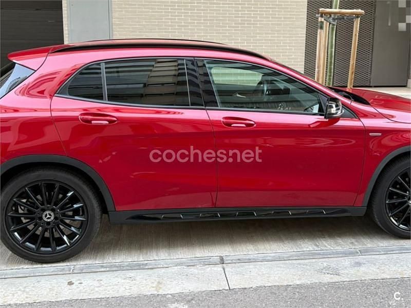 Usado Mercedes GLA180 122 CV (89 kW) 2019 Rojo SUV