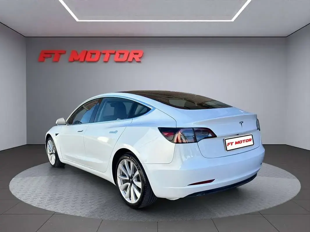 Käytetty Tesla Model 3 Standard Range 366 kW (498 HP) 2019 Valkoinen Sedan
