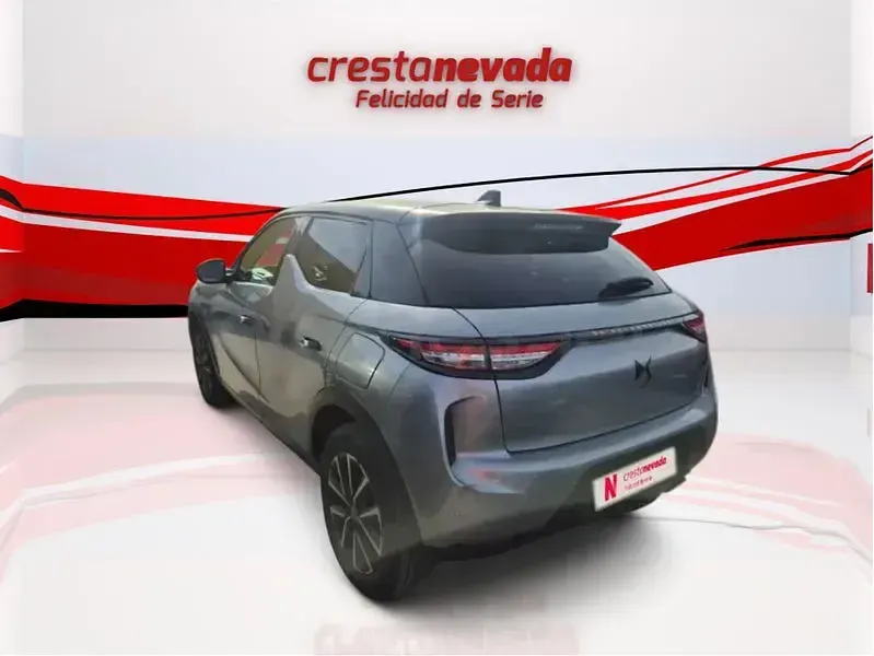 Usado DS Automobiles DS3 Crossback Performance 130 CV (95 kW) 2023 Gris / plata SUV