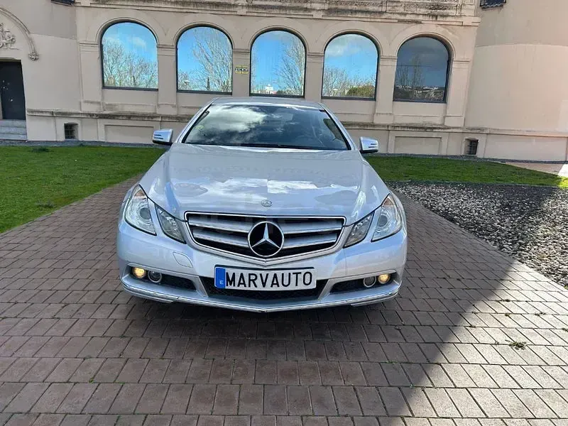 Usado Mercedes E250 204 CV (150 kW) 2010 Gris / plata Coupe