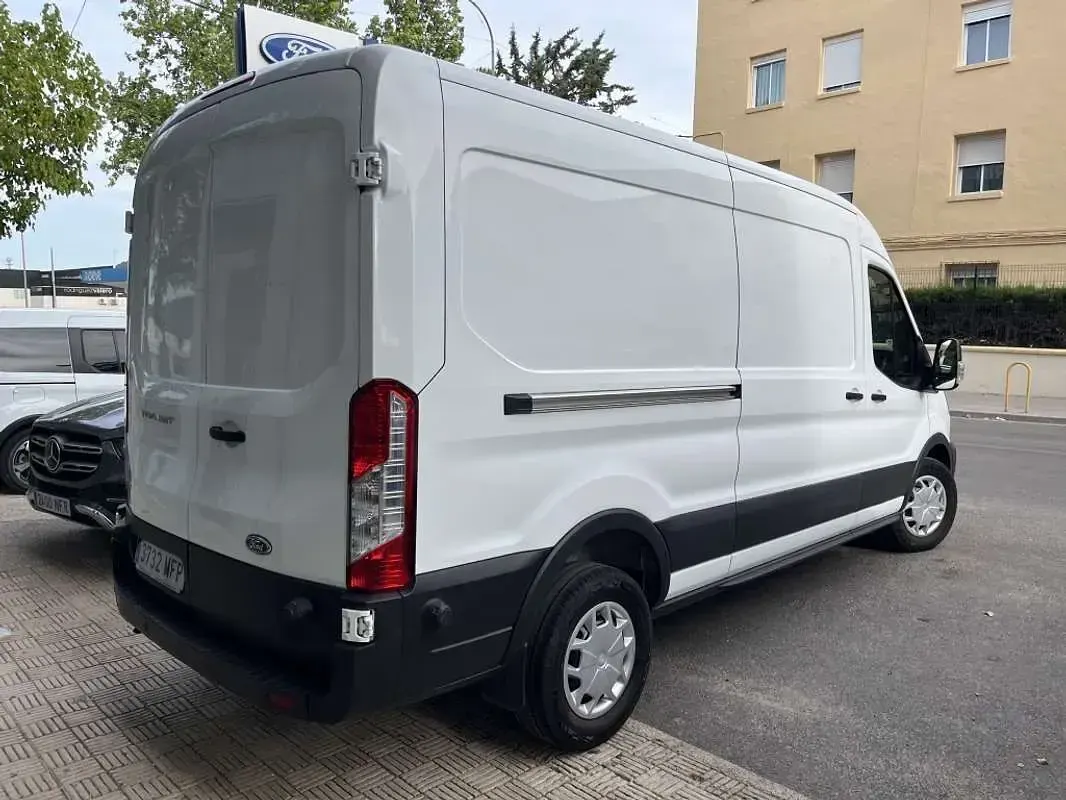 Usado Ford Transit Trend 131 CV (96 kW) 2023 Blanco Van