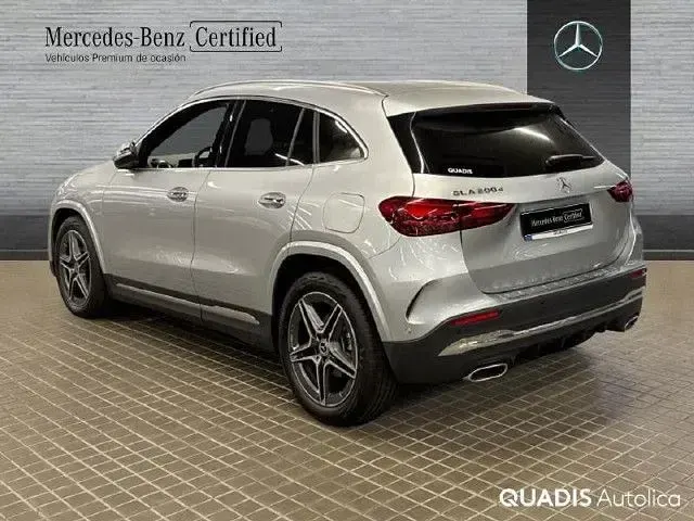 Usado Mercedes GLA200 150 CV (110 kW) 2026 Plata hightech SUV