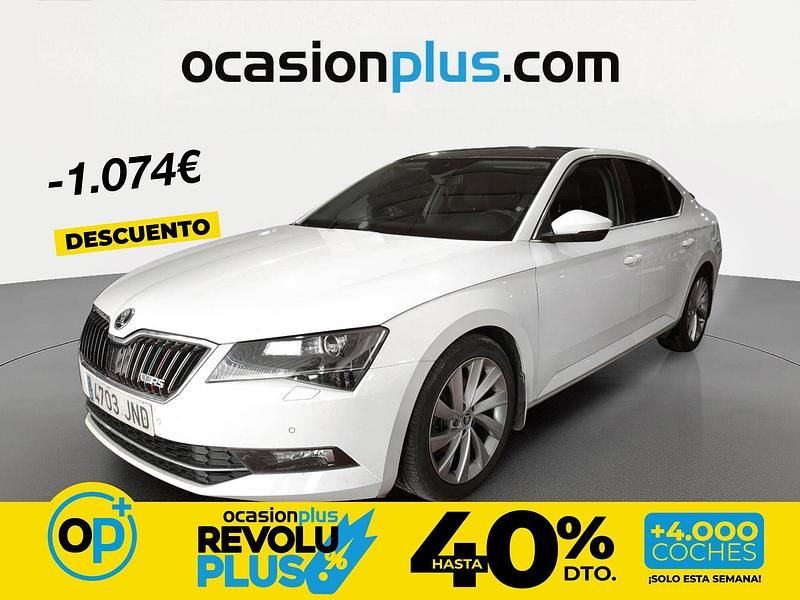 Usado Skoda Superb Style 150 CV (110 kW) 2016 Blanco Berlina