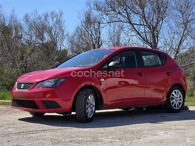 Usado Seat Ibiza Reference 90 CV (66 kW) 2015 Rojo Berlina