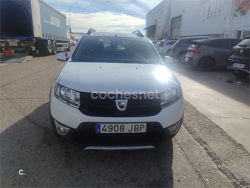 Usado Dacia Sandero Stepway 90 CV (66 kW) 2014 Blanco Berlina