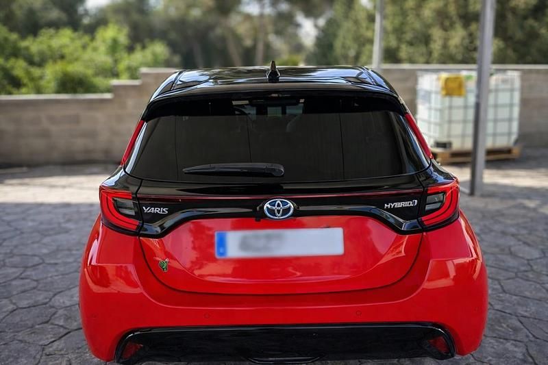 Usado Toyota Yaris Hybrid Edition 116 CV (85 kW) 2020 Rojo