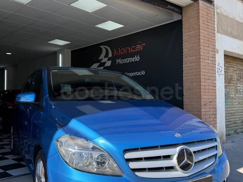Usado Mercedes B180 122 CV (89 kW) 2014 Azul Monovolumen