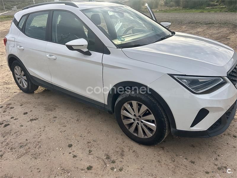 Usado Seat Arona Style 110 CV (80 kW) 2022 Blanco SUV