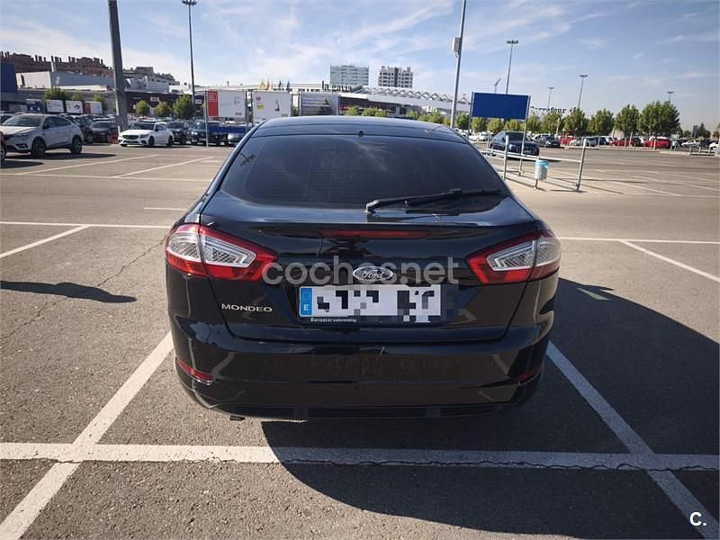 Usado Ford Mondeo Limited 140 CV (102 kW) 2012 Negro Berlina