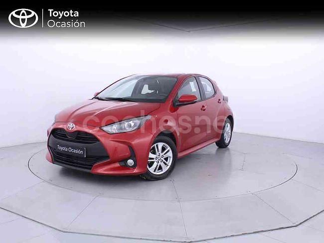 Rojo Usado 2024 Toyota Yaris Berlina | 19.350 € (Precio justo) - Imagen 1/3