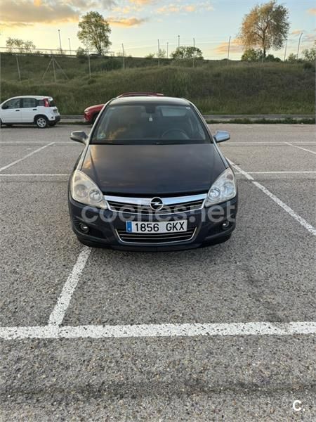 Gris / plata Usado 2009 Opel Astra Cosmo Berlina | 2500 € (Precio justo) - Imagen 1/4