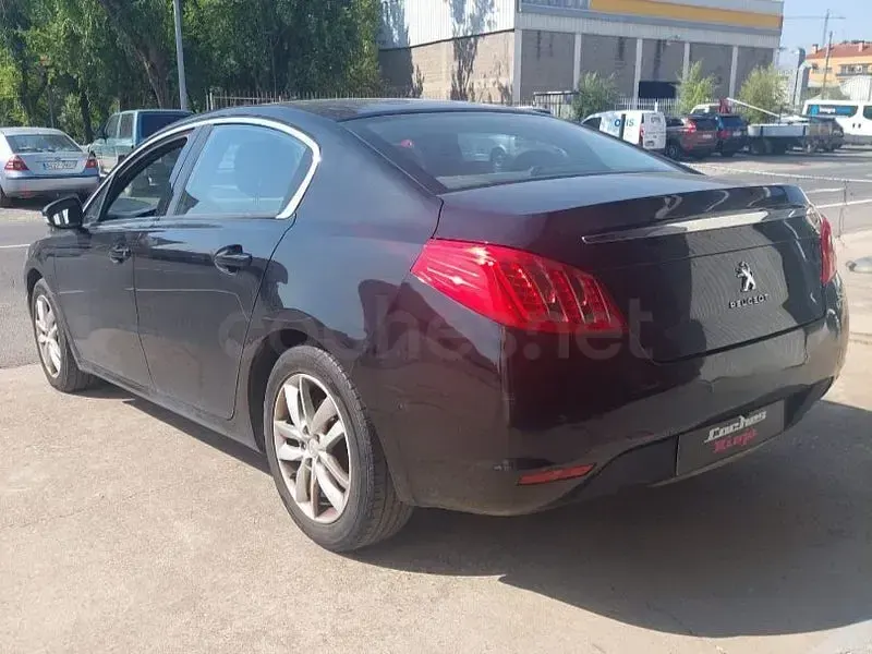Usado Peugeot 508 Allure 140 CV (102 kW) 2012 Negro Berlina