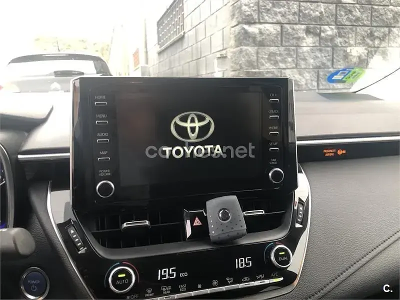 Usado Toyota Corolla Active 122 CV (89 kW) 2020 Gris / plata Berlina