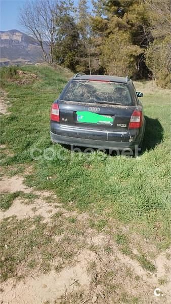 Usado Audi A4 130 CV (95 kW) 2004 Negro Familiar