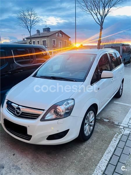 Usado Opel Zafira Family 110 CV (80 kW) 2013 Blanco Monovolumen