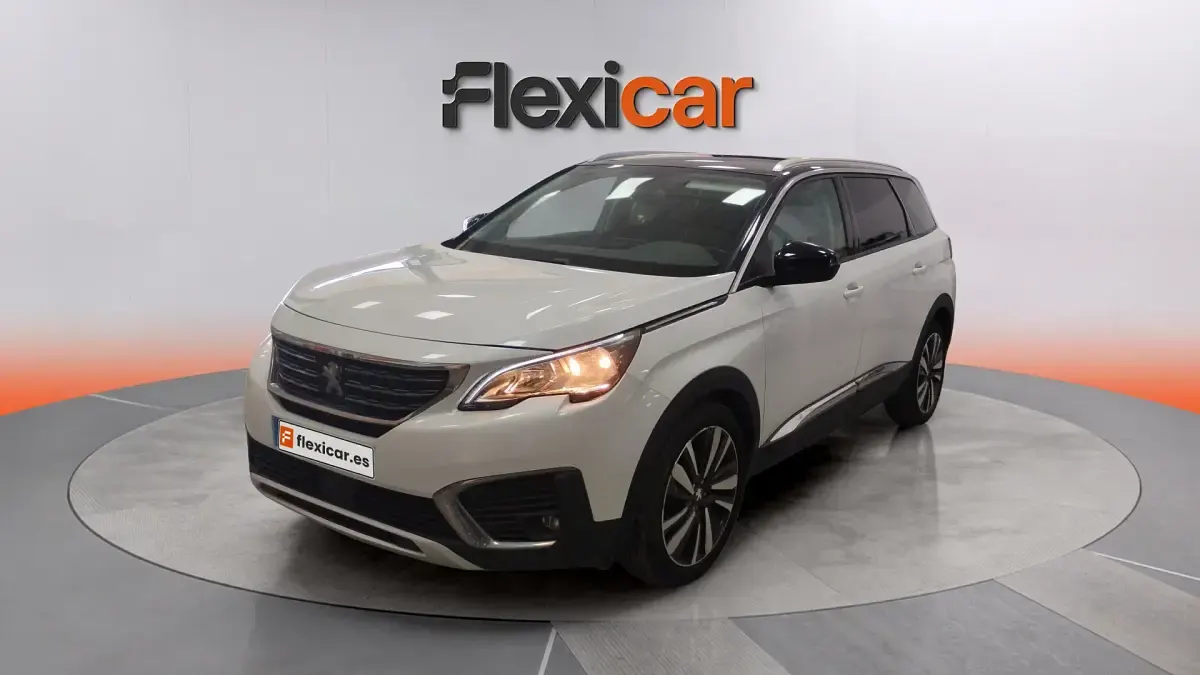 Usado Peugeot 5008 Allure 130 CV (95 kW) 2019 Blanco SUV