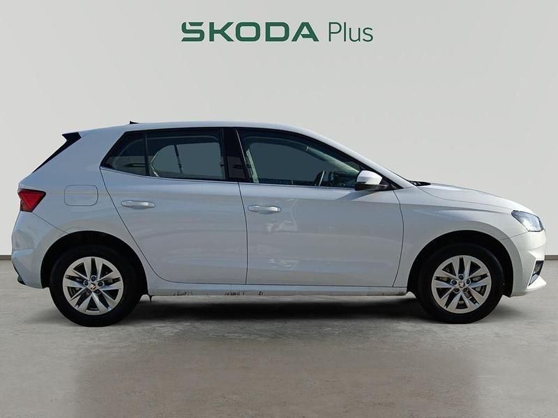 Usado Skoda Fabia Selection 95 CV (69 kW) 2024 Blanco Utilitario