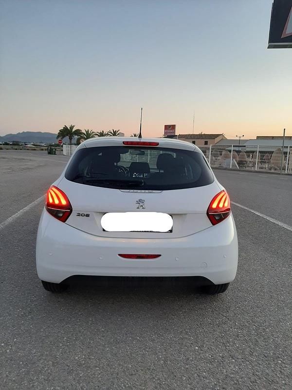 Usado Peugeot 208 Active 100 CV (73 kW) 2019 Blanco Utilitario