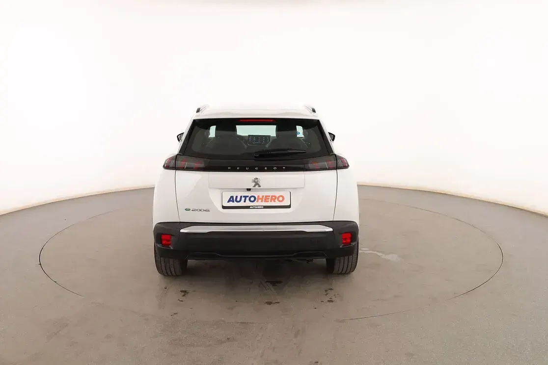 Usado Peugeot e-2008 Allure 100 kW (136 CV) 2020 Blanco SUV