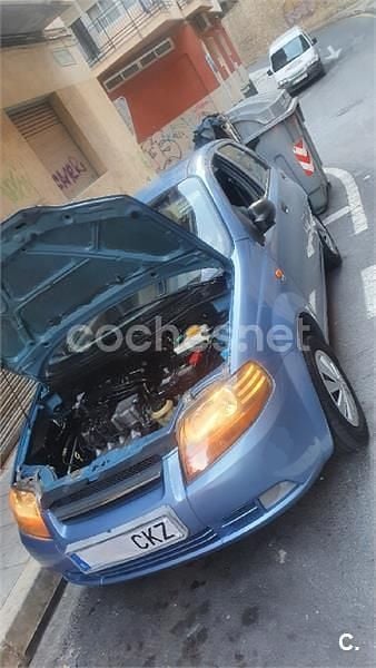 Usado Chevrolet Kalos SE 72 CV (52 kW) 2003 Azul Berlina