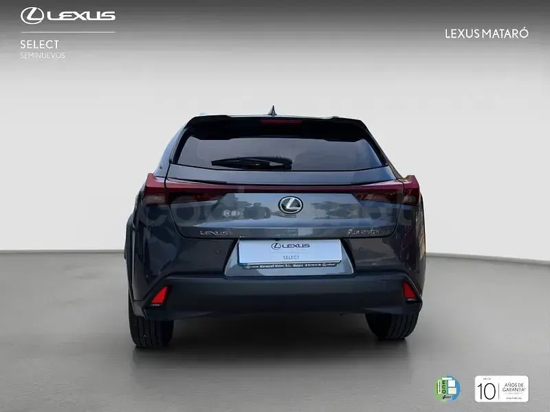 Usado Lexus UX Business Edition 184 CV (135 kW) 2022 Gris / plata SUV