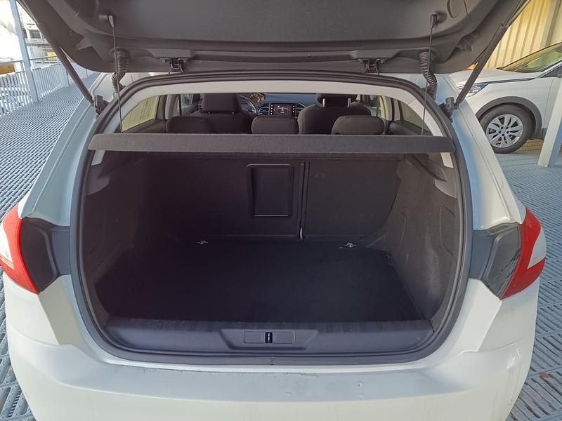 Usado Peugeot 308 Allure 130 CV (95 kW) 2017 Blanco Berlina