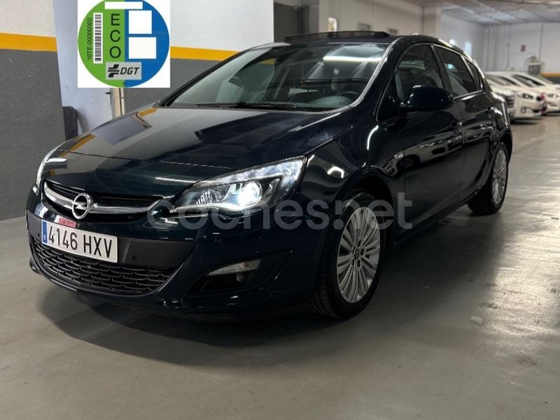 Verde Usado 2014 Opel Astra Selective Berlina | 8990 € - Imagen 1/4