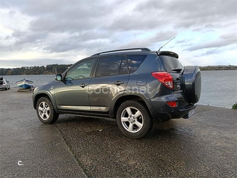 Usado Toyota RAV4 Premium 177 CV (130 kW) 2006 Gris / plata SUV