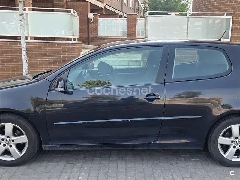 Usado VW Golf V Trendline 102 CV (75 kW) 2007 Negro Berlina