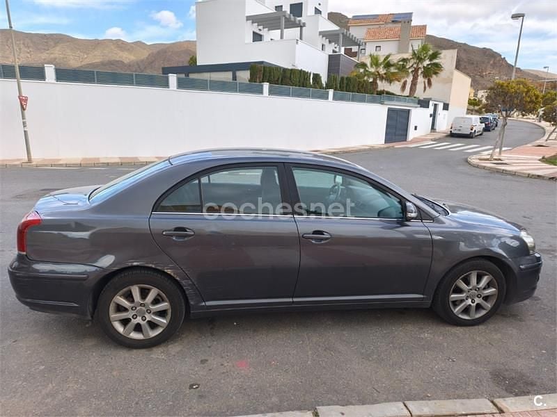 Usado Toyota Avensis Executive 150 CV (110 kW) 2007 Gris / plata Berlina