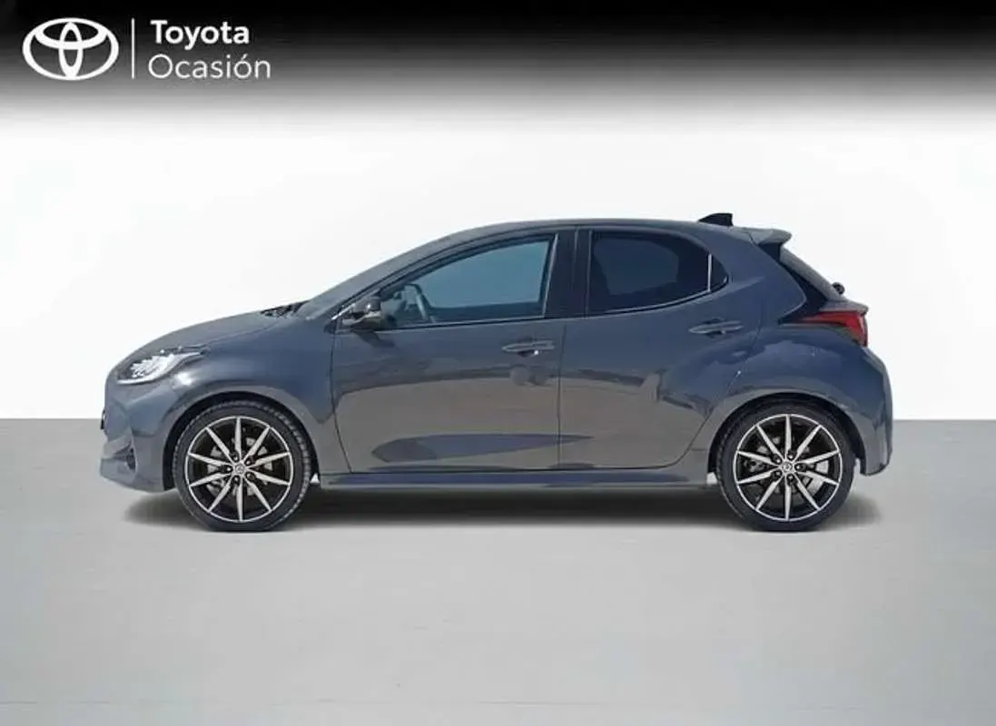 Usado Toyota Yaris Sport 131 CV (96 kW) 2025 Gris Utilitario