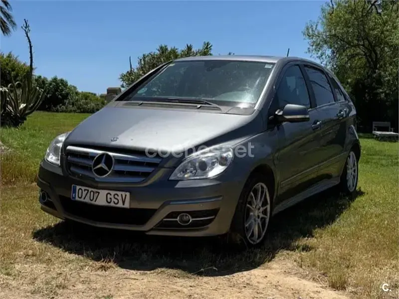 Usado Mercedes B180 116 CV (85 kW) 2010 Gris / plata Monovolumen