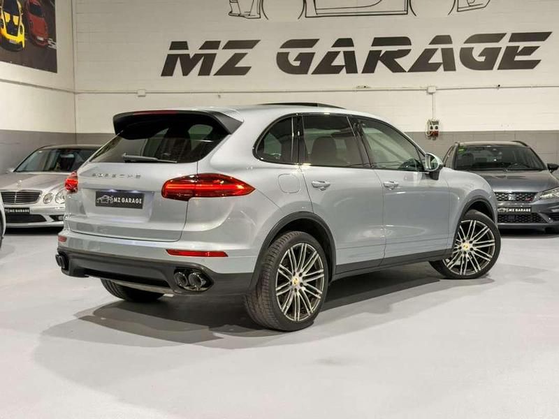 Usado Porsche Cayenne 262 CV (192 kW) 2015 Gris / plata SUV